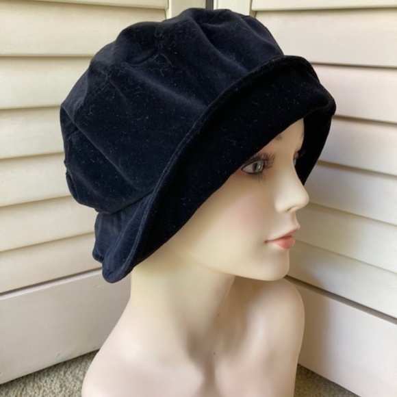 Black Velvet Cloche Hat - Picture 2 of 12